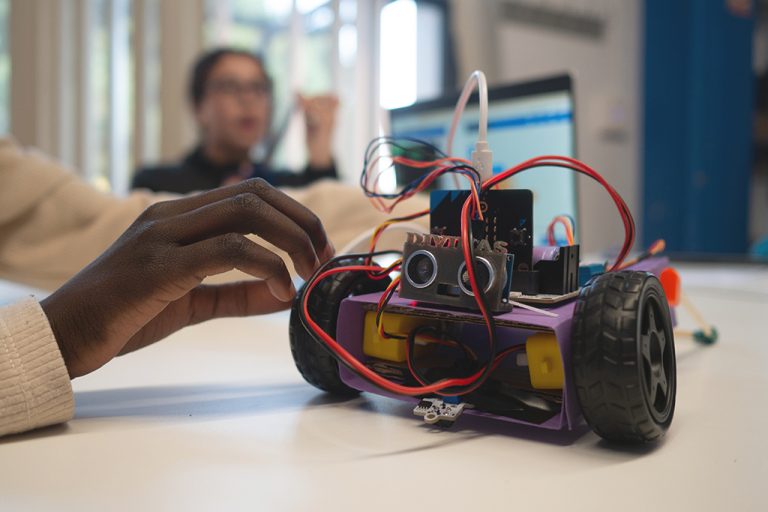 SHERPA: Un programa educatiu modular per aprofitar al màxim la dotació de robòtica