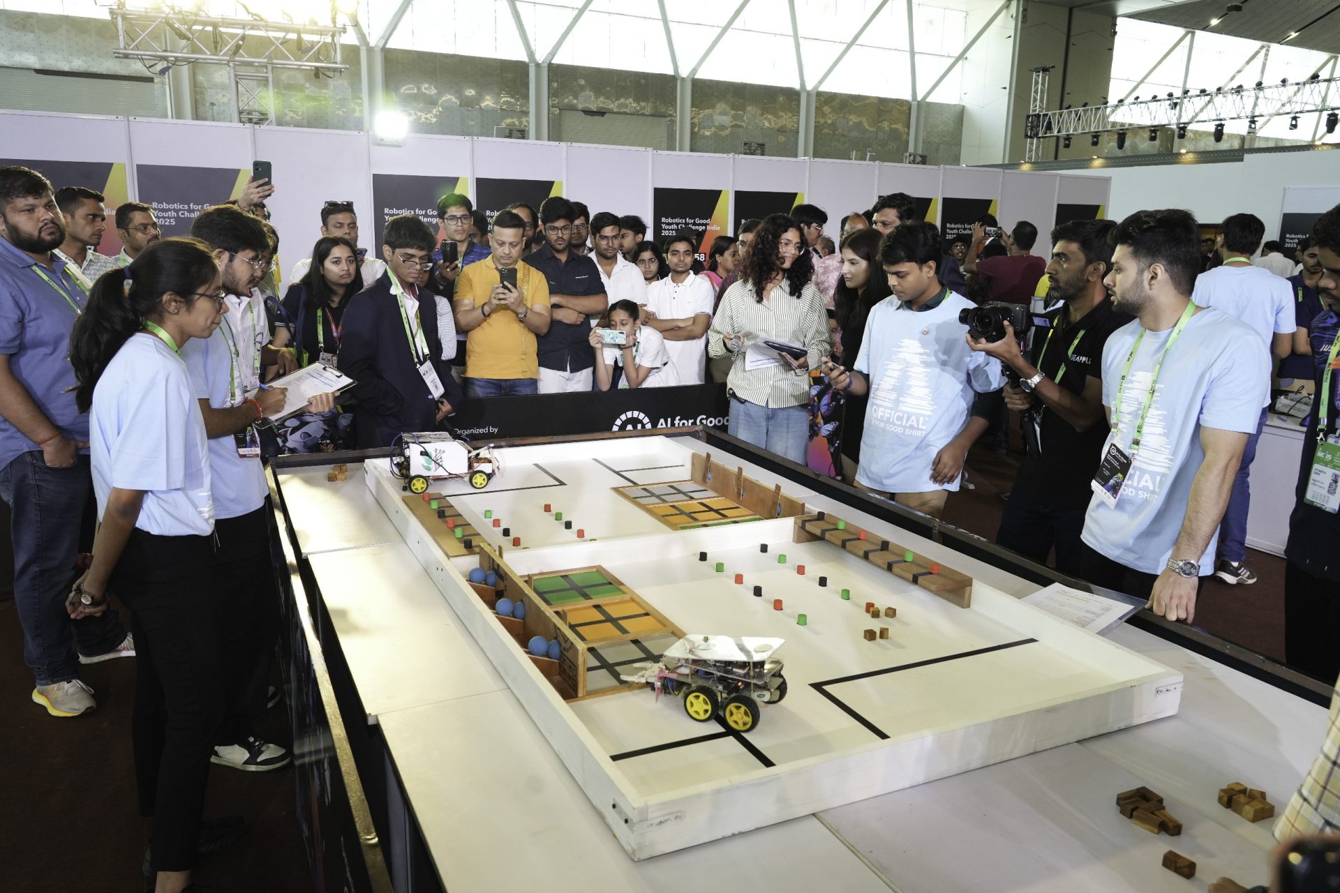 Partida de la Robotics for Good Youth Challenge 2025-26 en curs