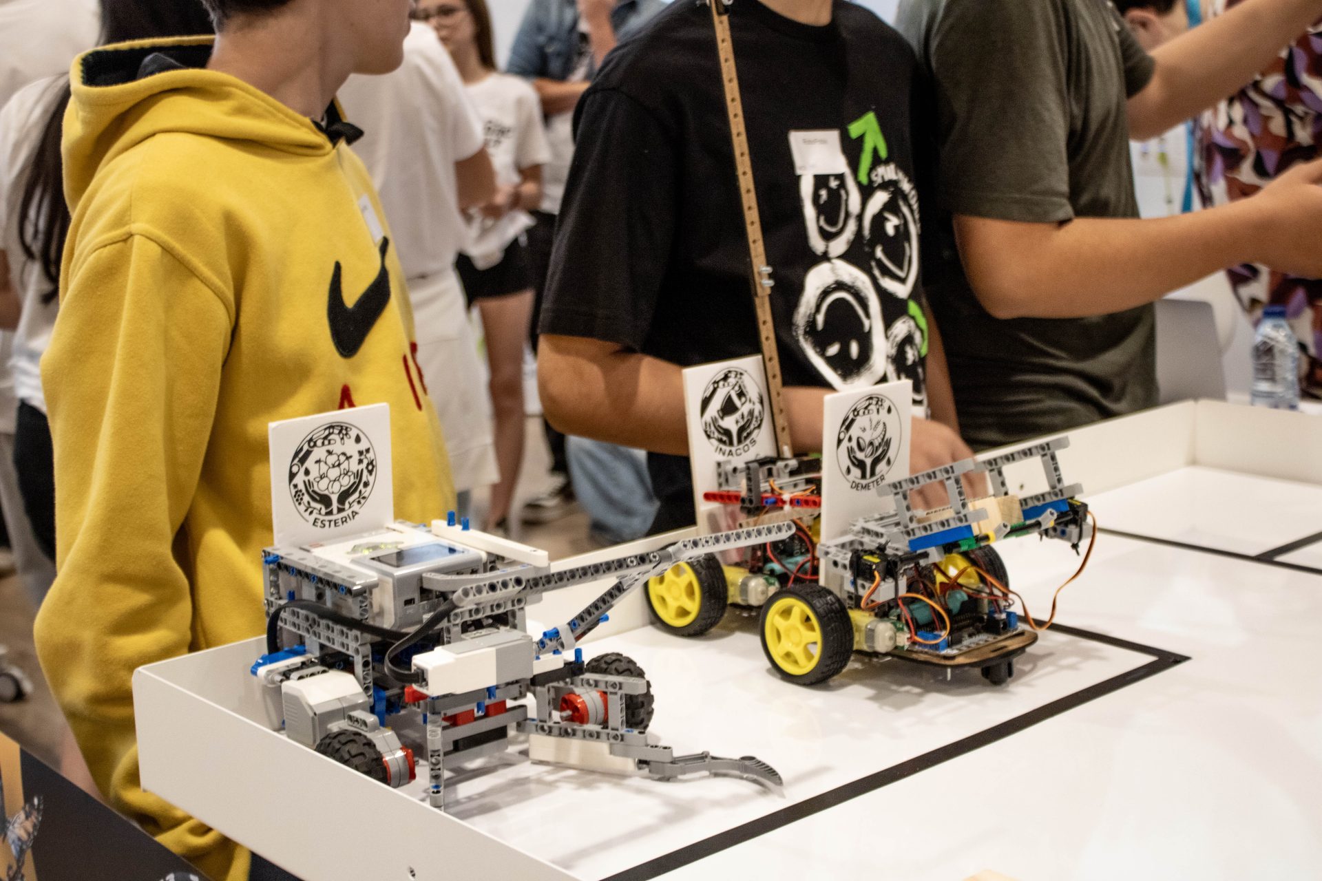Robots de disseny obert preparats per competir al camp de joc