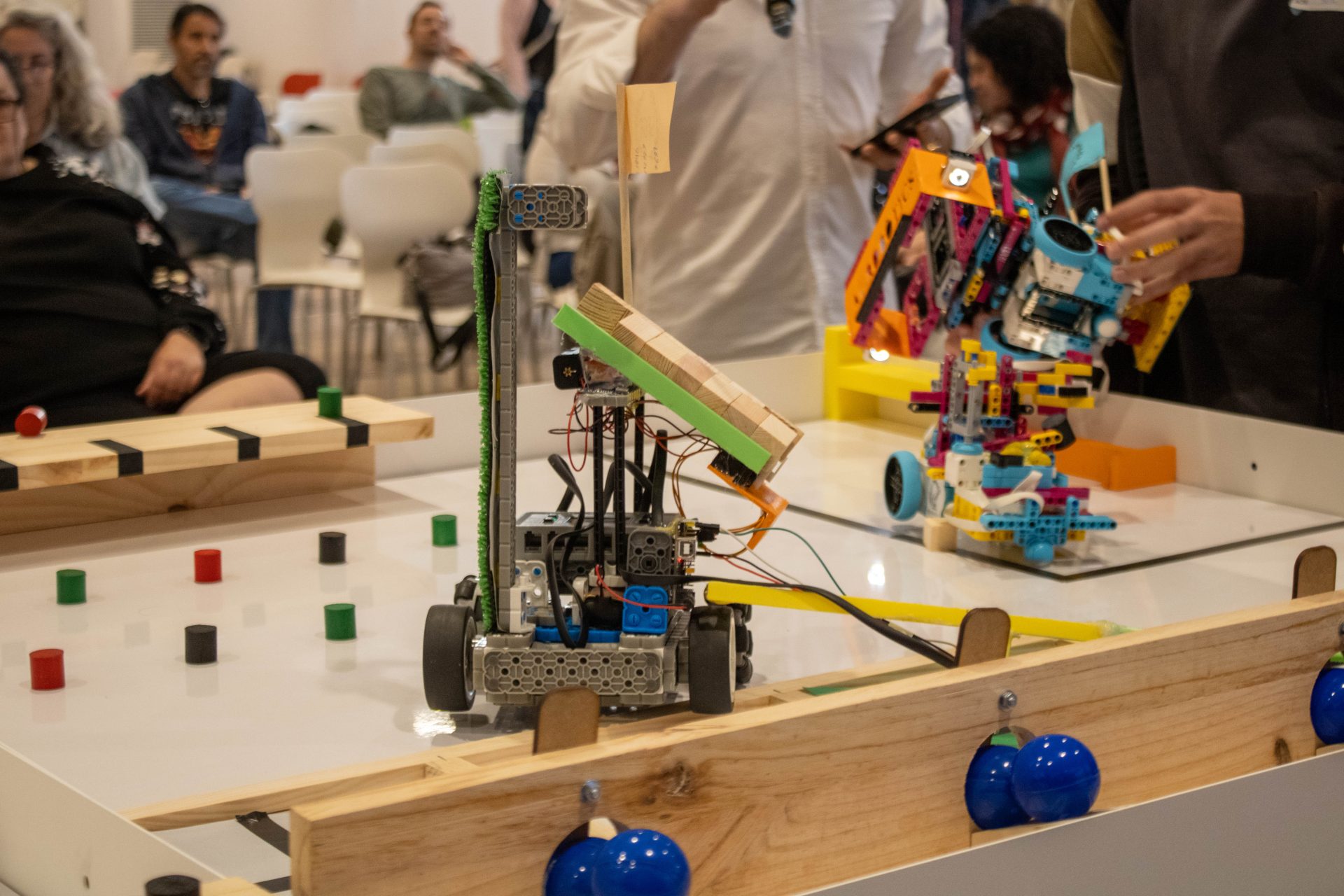 Robot educatiu personalitzat participant en el Robotics for Good Spain